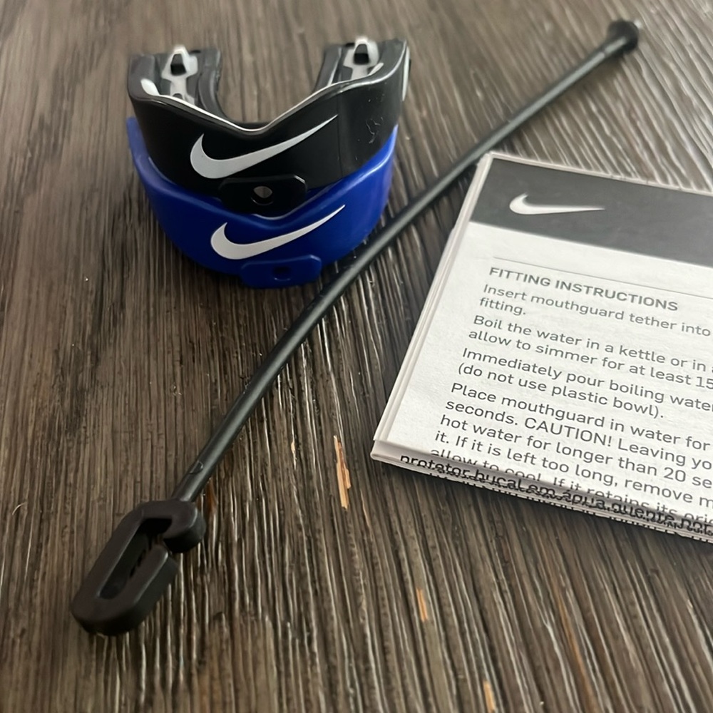 NWOT Nike Hyperstrong Youth Mouth guards Mouthguards Blue Black